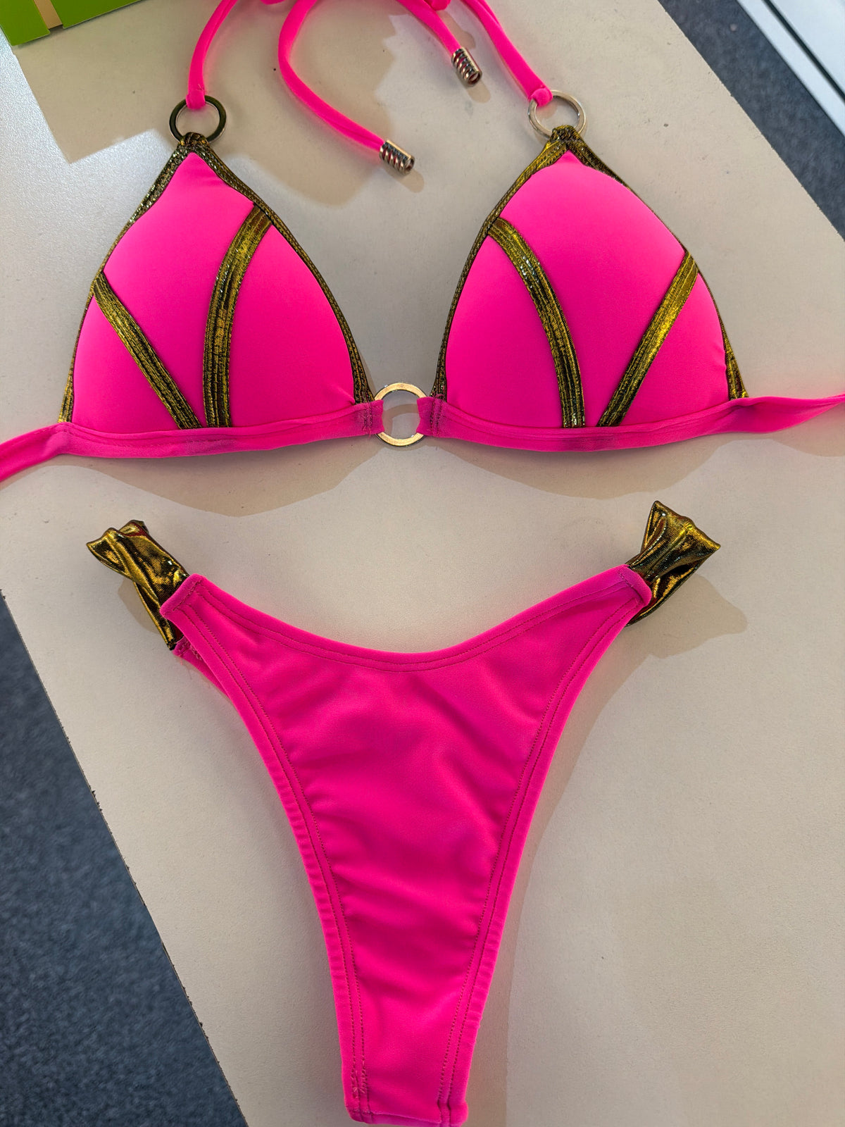 Bikini tasa Fuxia dorada